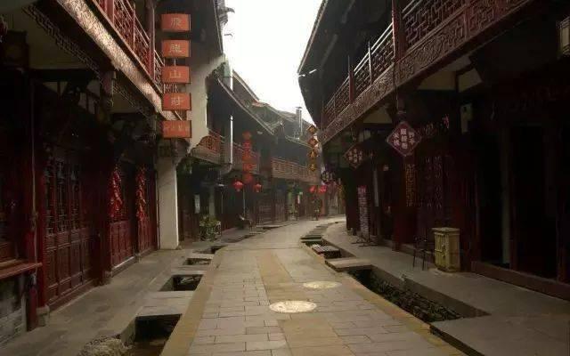 陪妈妈逛街，杨鸣找到新工作，马布里暗讽秦晓雯，翟晓川伤情曝光